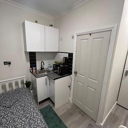 Lovely Apartment Close To Acton Central Station ลอนดอน ภายนอก รูปภาพ