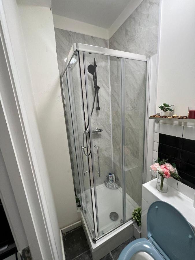 Lovely Apartment Close To Acton Central Station ลอนดอน ภายนอก รูปภาพ